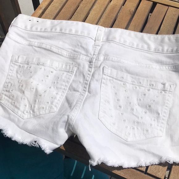 Shorts - Picture 3 of 4